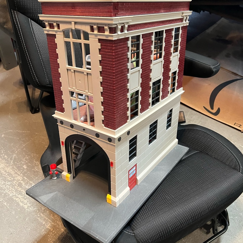 Playmobil Ghostbusters Firehouse Headquarters